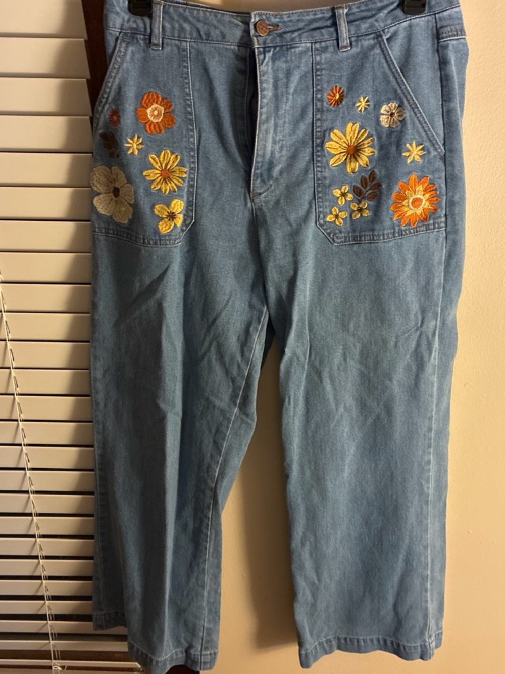 Princess Highway Light Blue Straight-Leg Jeans with Embroidered Flowers